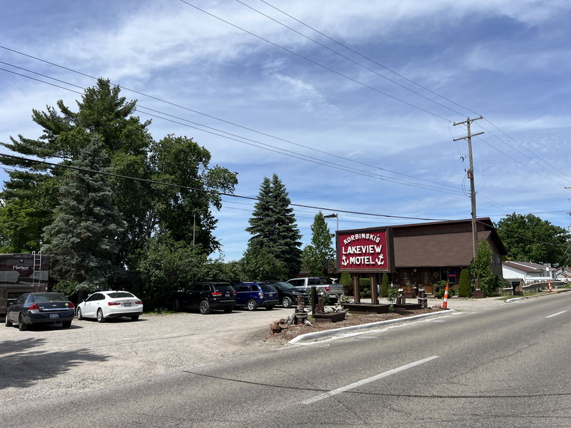 Korbinskis Lakeview Motel (McKees Coffee Bar and Cabins, Denton Creek Motel) - June 15 2024 Photo (newer photo)